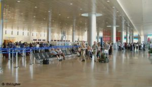 Départ d’Israël : longues files d’attente à l’aéroport Ben Gourion pour les touristes quittant le pays