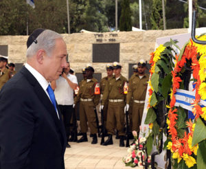 “Par leur sang, nous vivons” : Israël s’unit à la mémoire des soldats et des victimes du terrorisme palestinien