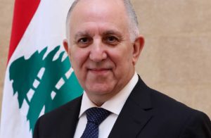 Le ministre libanais appelle à prolonger les restriction contre le COVID-19, car “sinon les sionistes l’emporteront”