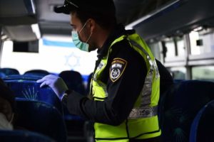 Des milliers de policiers commenceront à donner une amende pour l’absence de masques dans les transports publics