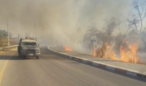 28 incendies ont éclaté dans le sud d’Israël en raison de bombes incendiaires lancées par des terroristes musulmans de Gaza