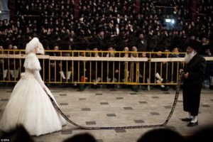 Vidéo : 700 hassidim ont assisté à un mariage à Bnei Brak