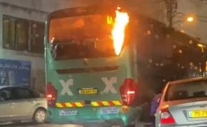Un bus Egged attaqué et incendié à Jérusalem Est apres être entré par erreur