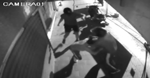 Jaffa : Deux jeunes Arabes ont attaqué un Juif alors qu’il rentrait chez lui