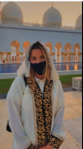 Une femme juive accusée d’avoir “profané” la mosquée des Émirats arabes unis pour l’avoir juste visitée