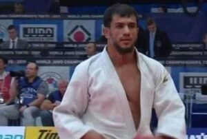 Un judoka algérien abandonne les JO pour avoir affronté Israël