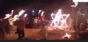 Croix gammée et étoile de David en feu : des Arabes organisent des émeutes contre les soldats ce soir près d’Eviatar