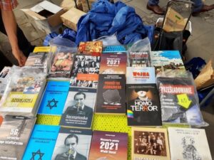 Pologne : des livres antisémites vendus dans l’église de Varsovie