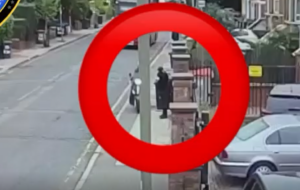 Phénomène grave dans le quartier ultra-orthodoxe de Londres : des motards arrachent les appareils téléphoniques des Juifs