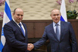Poutine a invité Bennett à revenir – à Saint-Pétersbourg avec sa femme