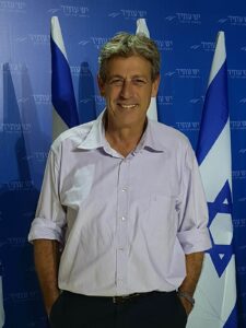 L’ancien chef adjoint du Mossad a été déclaré « ennemi d’Israël » et « complice de terrorisme »