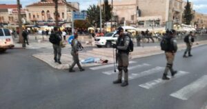 🔴 Attaque terroriste à Jérusalem : un juif de 20 ans grièvement blessé, le prisonnier libéré et terroriste tué