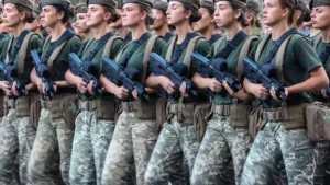 L’Ukraine convoque des femmes au service militaire sous la menace de la Russie
