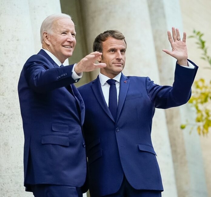 sous l'égide Jupiter. La France va. organiser une rencontre  - Biden - Poutine Biden-Macron-wikimedia-696x651