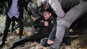 🛑 Le député Ben Gvir s’est évanoui lors d’un affrontement avec la police à Shimon Hatsadik (Sheikh Jarrah)