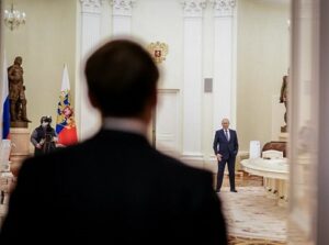 Le président de la Russie a quelque peu gardé ses distances avec le président de la France