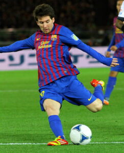 Le jeune homme qui est entré par effraction dans le stade pour voir Messi a été interrogé par la police et suspendu 15 jours