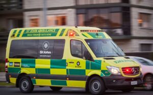 🛑 Catastrophe en Angleterre : 2 Israéliens tués par une voiture qui a dévié de la route, un enfant grièvement blessé dans l’accident