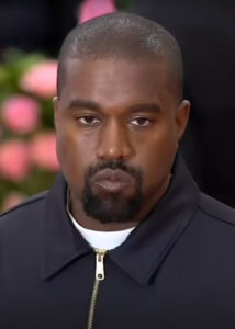 Le chanteur américain Kanye West a incité à la violence contre les Juifs et a été bloqué par Twitter
