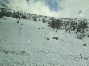 La neige est arrivée au Hermon alors que le temps israélien devient hivernal