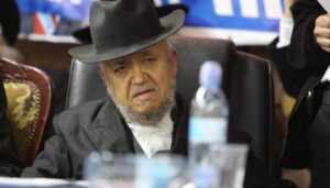 Le grand rabbin du secteur ultra-orthodoxe sur le ministre gay Amir Ohana : « Infecté par cette maladie et responsable de la catastrophe de Meron »