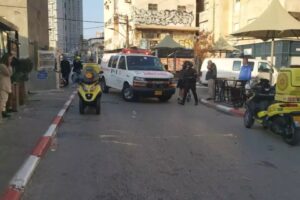 🔴 Le motard  blessé après avoir été percuté par une voiture à Tel-Aviv est peut être un attentat selon la police 
