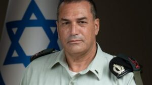 Yoav Galant nomme le général de division Eyal Zamir au poste de directeur général du ministère de la Défense