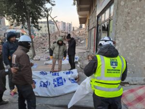 « “Une famille, cinq corps” : les témoignages bouleversants des secouristes israéliens dans la catastrophe