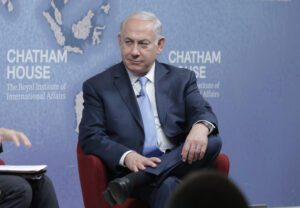 Analyse : le gouvernement de Netanyahu n’est pas près de s’effondrer, le limogeage du ministre de la Défense le prouve