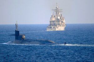 🔴 Alerte maritime dans le détroit d’Ormuz : la marine iranienne force le sous-marin nucléaire américain à changer de cap