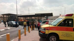 🔴 Attentat à la voiture bélier au poste de controle Maccabim  : un tué et plusieurs blessés