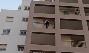 Depuis le balcon du 6ème étage : un jeune homme a menacé de se suicider – Gallant l’a convaincu de ne pas sauter