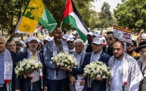 Les proches de Nelson Mandela accueillent les responsables du Hamas au mémorial du 10e anniversaire