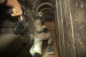 L’armée israélienne a découvert des cages dans la bande de Gaza utilisées pour détenir des otages