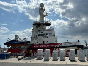 Le premier navire transportant de l’aide humanitaire pour la bande de Gaza a quitté Larnaca