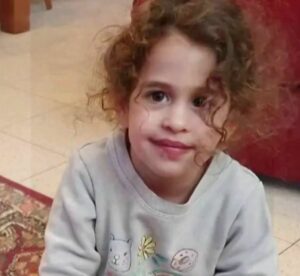 Biden rencontre Abigail Idan, 4 ans, ex-otage du Hamas et dont les parents ont été tués