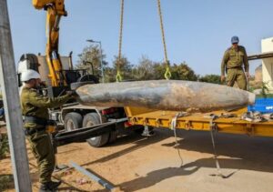 Une bombe de 500 kg est tombée d’un F-15 sur la cour d’une maison en bordure de Gaza : “un dysfonctionnement inhabituel et grave”