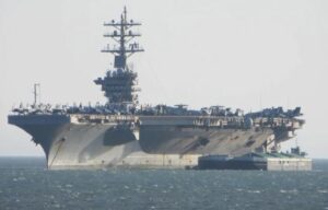 Les États-Unis déplacent le porte-avions USS Eisenhower vers la mer Méditerranée