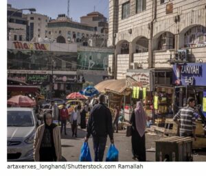 La police exhorte les gens à ne pas faire de shopping sur le territoire de l’Autorité palestinienne : « Cela met leur vie en danger »