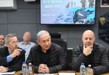 Netanyahu Ă©carte Tzahi Hanegbi de la tĂȘte du Conseil national de sĂ©curitĂ© : « Jâassume ma part du dĂ©sastre du 7 octobre »
