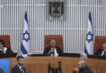 “Nous mourrons plutôt que de nous enrôler” : chaos à la Cour suprême lors du débat sur le service militaire des ultraorthodoxes