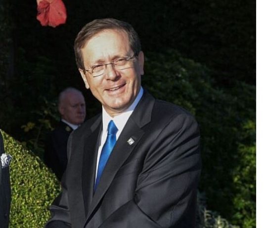 Le président Herzog menace de poursuites judiciaires contre Eliad Shraga