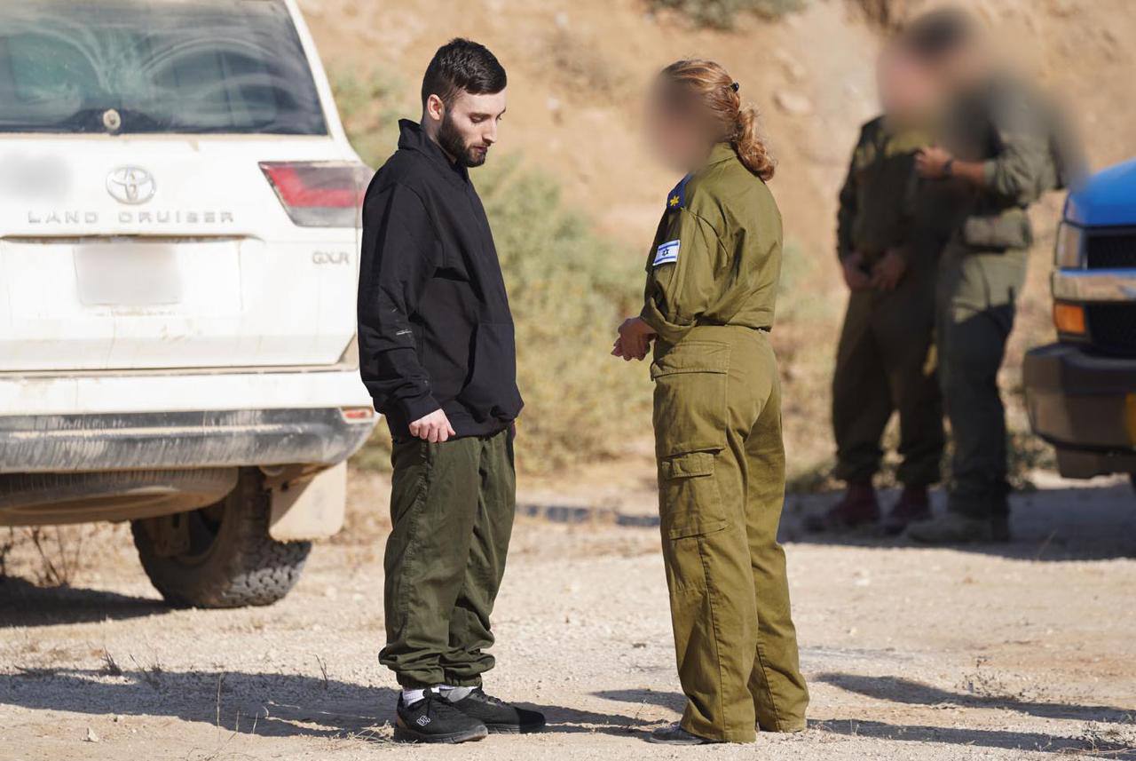 “Ils sont revenus” : les otages foulent le sol d’Israël, sous le regard de Trump et Netanyahou en route vers Jérusalem - Infos-Israel.News