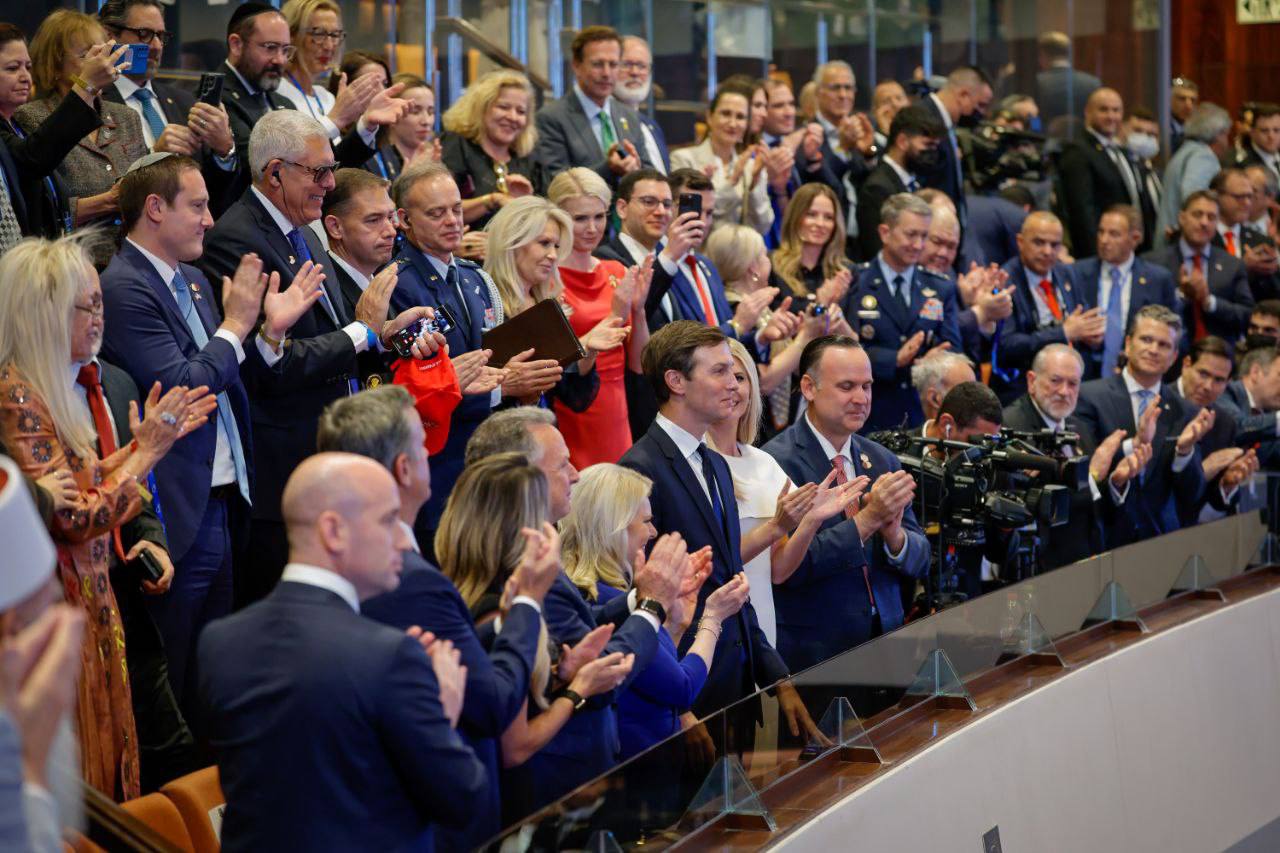 Ovation historique à la Knesset : Trump salué comme le plus grand ami d’Israël, Netanyahou renonce au sommet de Charm el-Cheikh - Infos-Israel.News