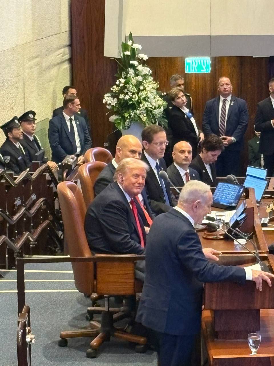 Ovation historique à la Knesset : Trump salué comme le plus grand ami d’Israël, Netanyahou renonce au sommet de Charm el-Cheikh - Infos-Israel.News