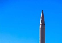 L’Iran dévoile ses missiles géants et rejette toute négociation : “Nous ne renoncerons jamais à notre puissance”