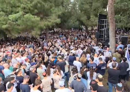 Idan Amedi aux funérailles de Hadar Goldin : « J’ai perdu foi en ce gouvernement. Ce n’est pas une guerre de renaissance »