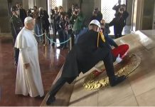 Le pape Léon XIV dépose une gerbe sur la tombe d’Atatürk : un geste qui choque les communautés chrétiennes d’Orient