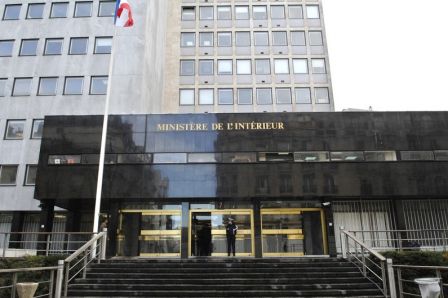 🔴Trois jeunes femmes françaises écrouées pour un projet d’attentat djihadiste à Paris : le poison de la radicalisation en ligne