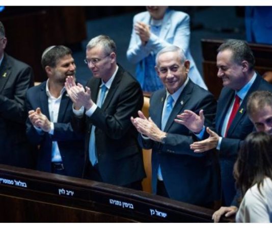Crise ouverte dans la coalition : trois députés du sionisme religieux rejettent la loi sur la conscription et menacent la stabilité du gouvernement